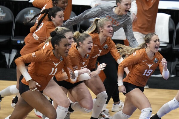 Madisen Skinner freshman Ella Swindel help Texas defend